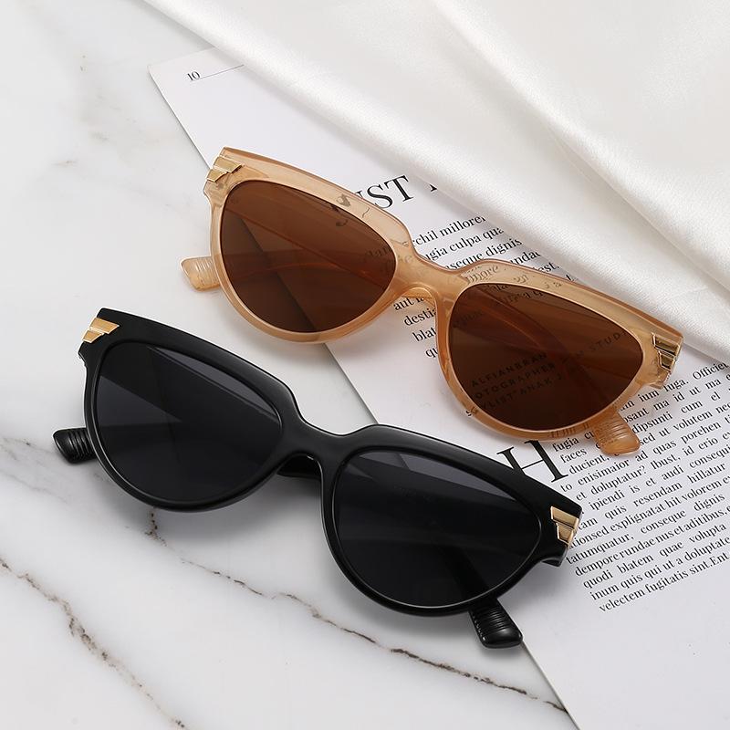 Classic Retro UV400 Sunglasses Rivet Decoration UV Resistant for Women Men Travel Beach Party