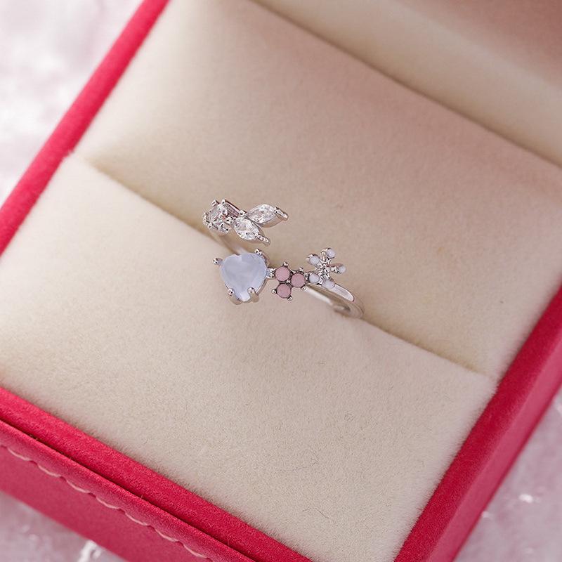 Elegant Women's Heart Flower Open Ring with Sparkling Diamonds