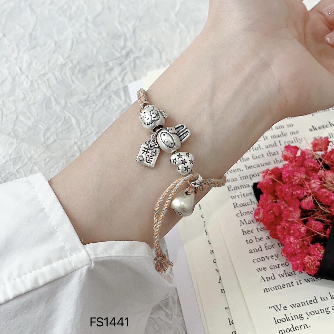 

Pure Silver 999 Lucky Rabbit Heart Weight Cotton Thread Bracelet, Light Luxury Niche Versatile Foot silver