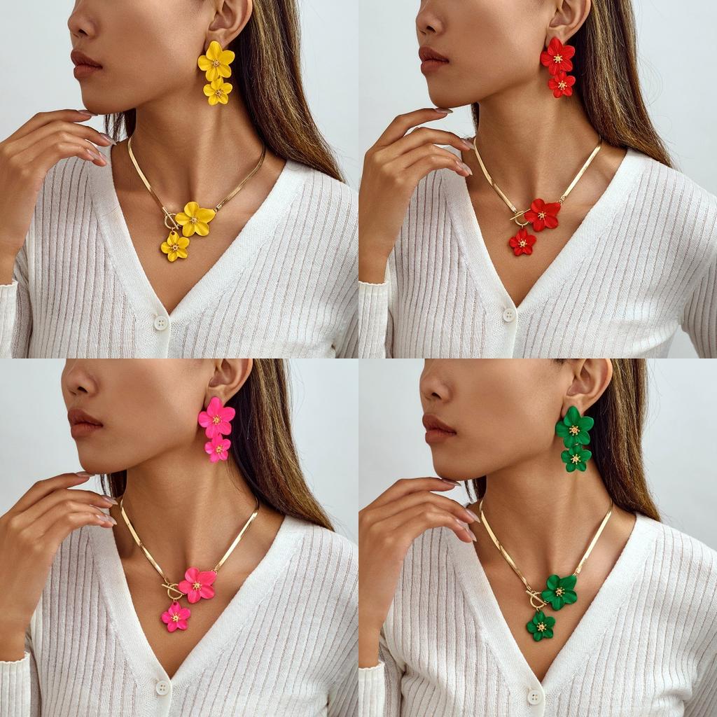 Modisches und elegantes Schmuckset mit Blumenanhänger-Halskette und Ohrringen, geeignet für tägliche Zusammenkünfte, Partys, Urlaubsreisen und als Geschenk