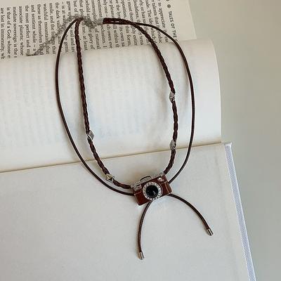 Collana Doppia Vintage di Nicchia Marrone in Corda di Pelle per Fotocamera Personalità Hottie Moda Versatile Catena da Collo Catena per Maglione