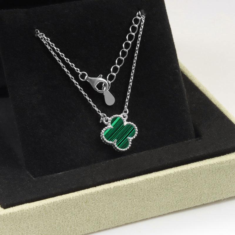 High-end Lucky Four-leaf Clover Necklace for Women 18k Agate High-end Carved Clavicle Chain
