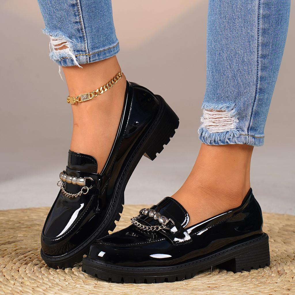 Black loafers women's 2025 new platform chain single shoes, black British style small leather shoes are in stock.