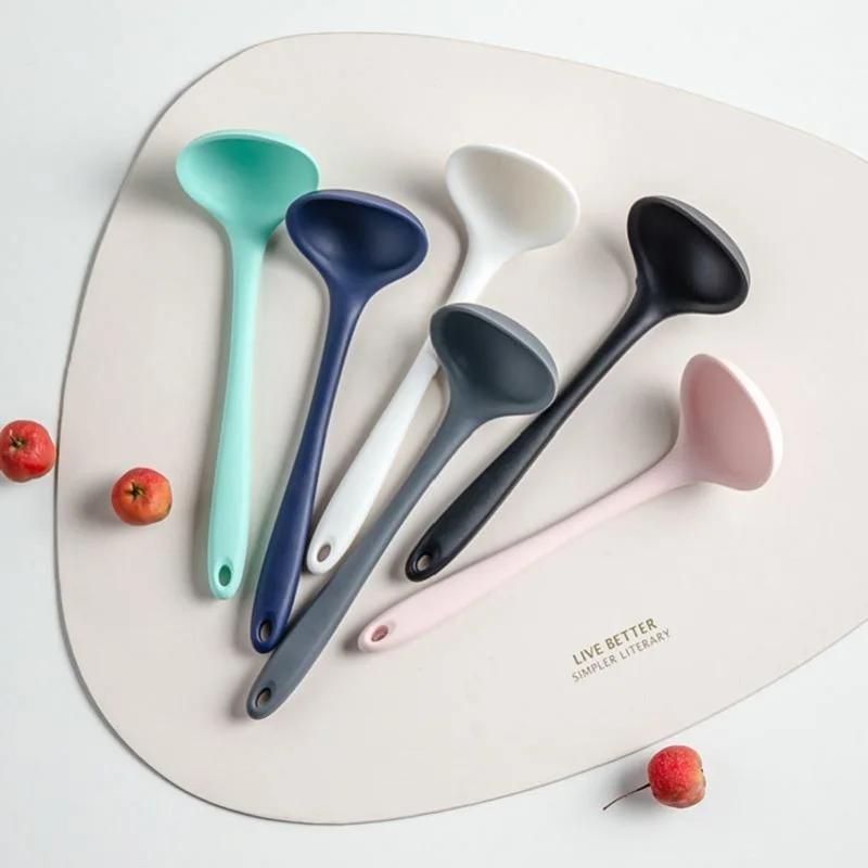 Silicone Ladle Soup Spoon Non-stick Curved Handle Unbreakable Big Round Scoop for Dinner Creative Kitchen Dining Tool Tableware