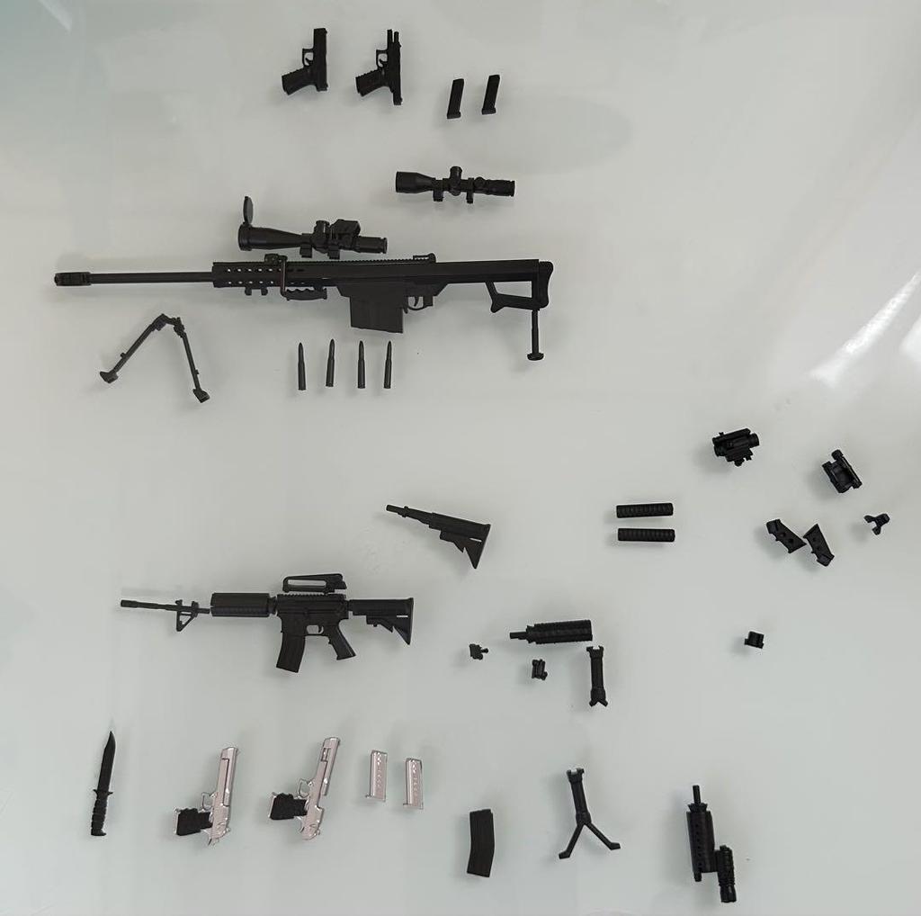 [USED] Resident Evil Plastic Model Kit Little Armory Claire Leon