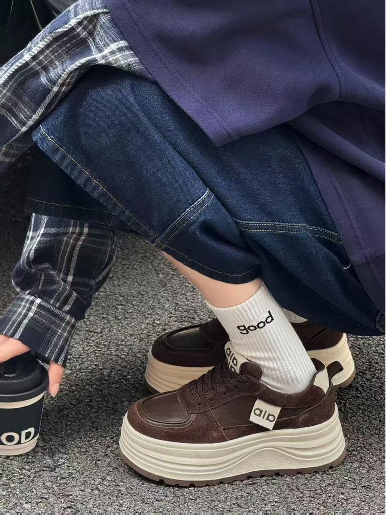 Damskie sneakersy na platformie z prawdziwej skóry na Jesień/Zimę 2025, Gruba podeszwa, Drobny fason, Styl europejski, Wszechstronne, Dodające wzrostu.