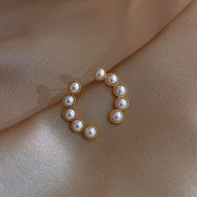 Simple And Cold Style Imitation Pearl Stud Earrings Femininity Fashion Earrings Temperament Design Earrings Small Earrings