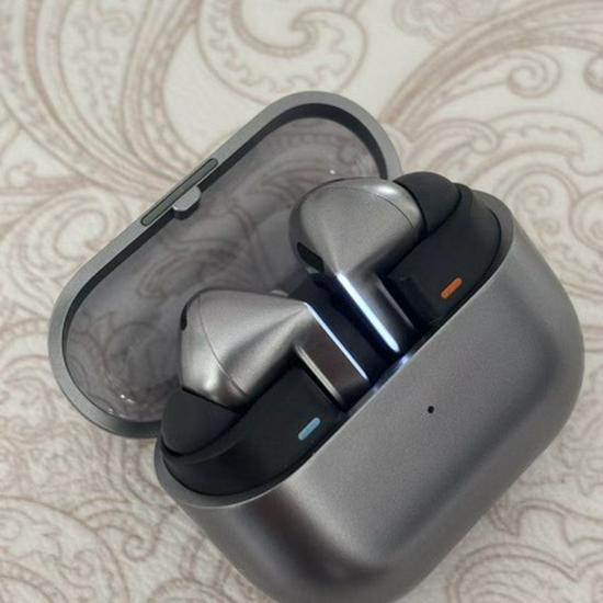 Auricolari Bluetooth Wireless Samsung Buds3 Pro con Cancellazione del Rumore e Design Trasparente