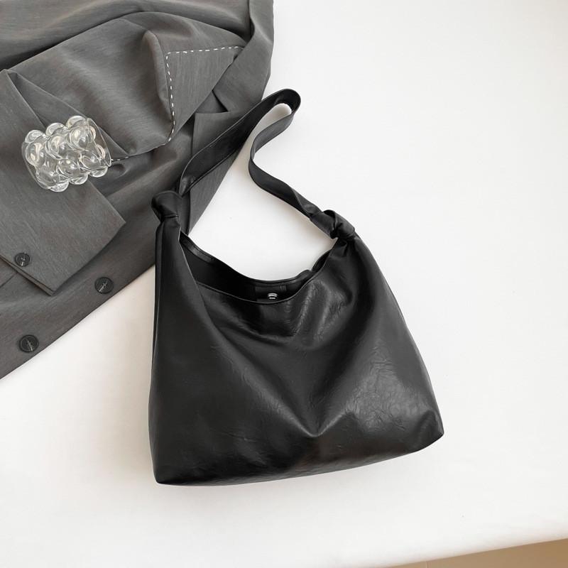 Modern Elegant 2024 Summer Women's Shoulder Bag Fashionable Tote With Soft Pu Material And Unique Design