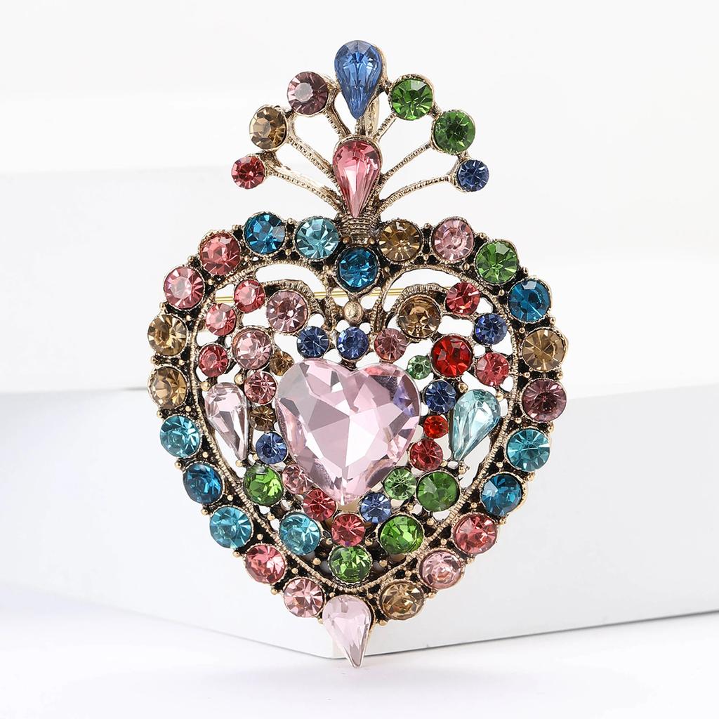 Vintage Rhinestone Heart Brooches for Women Unisexl Light Luxury Love Pins Event Funny Luxury Gifts New Year Friends Decoration