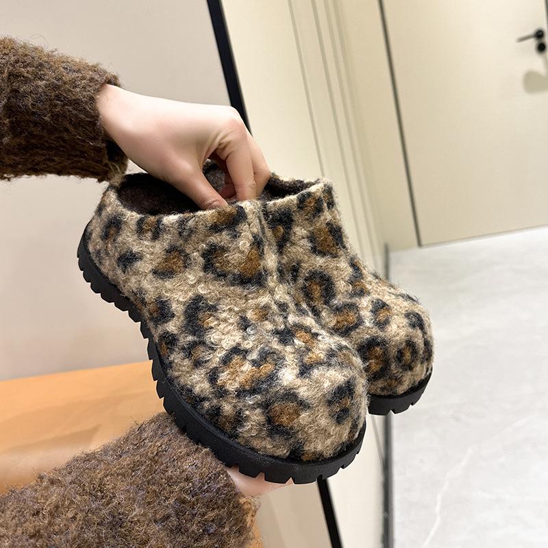 

Модные женские тапочки GKTINOO Новинка 2025 Осень Круглый носок Фланель Закрытый носок Женские тапочки Ретро Тапочки на платформе Женские 39 цветной печати леопарда