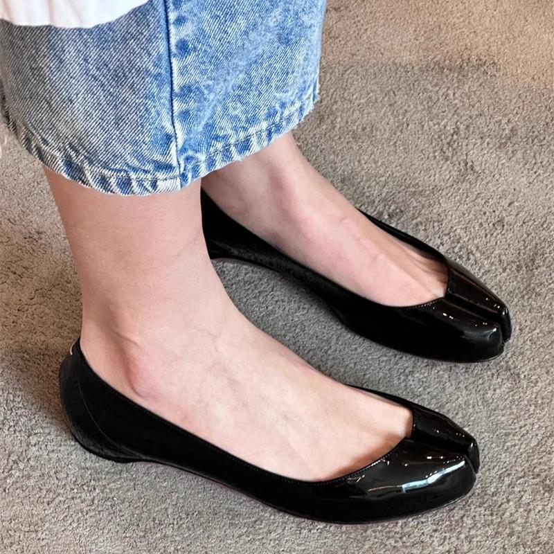 Ins style Patent Leather Shallow Tabi Women Flats Shoes Spring Summer Vintage Split Toe Wedges Casual Loafers Shoes