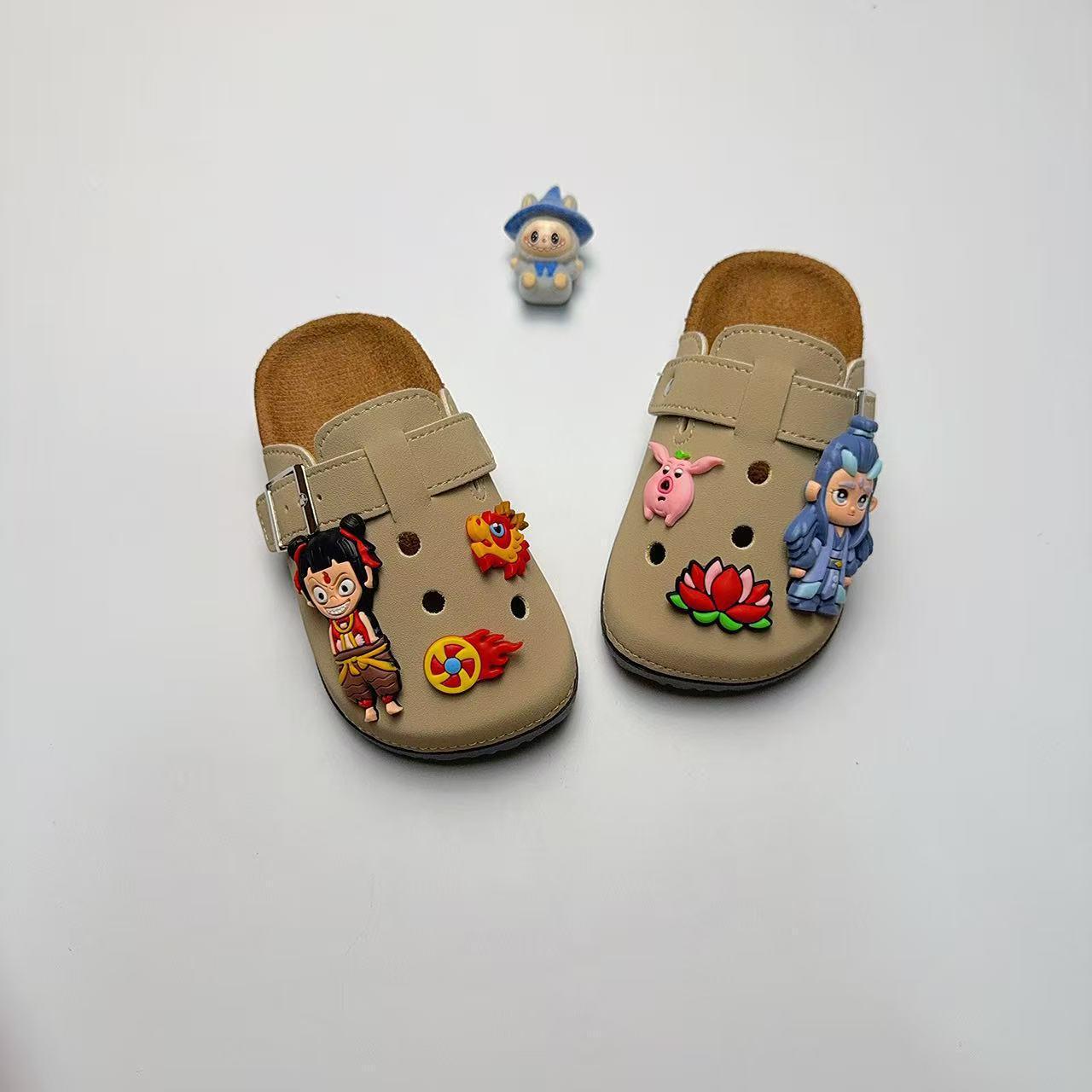 Новые детские мультяшные закрытые шлепанцы Birkenstock - Нескользящие, износостойкие, с толстой подошвой, подходят для улицы. 34/35 (Inner Length: 19.5 cm)