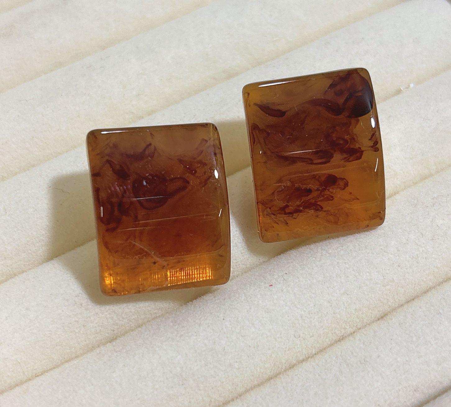 Модные серьги-пусеты Маджонг в ретро-стиле Гонконга 2025: Универсальный дизайн из высококачественной смолы 18K Gold янтарь