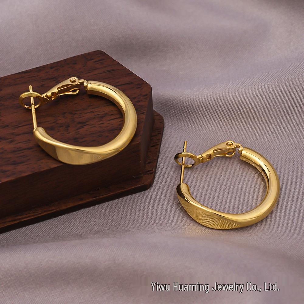 European American Style Luxury Stud Earrings: Elegant Cross-border Niche Hoops, Versatile Celebrity-inspired Accessories