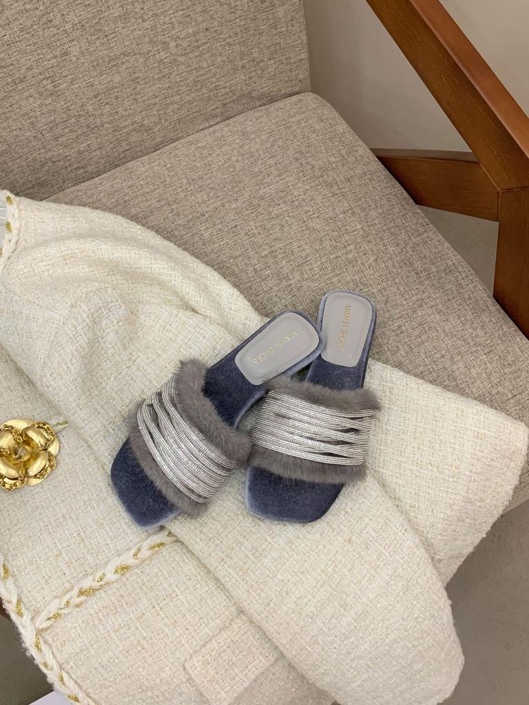 French evening breeze letter one word rhinestone fluffy slippers women's wear 2025 spring and autumn new fluffy low heel sandals