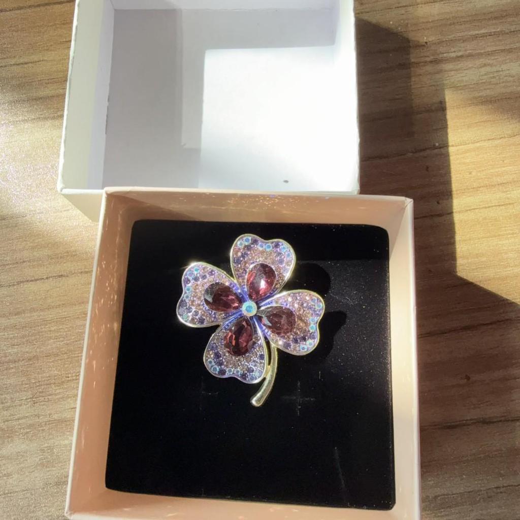 Elegant Four-Leaf Clover Brooch: Women's Personality Trend Pin and Western-Style Accessory