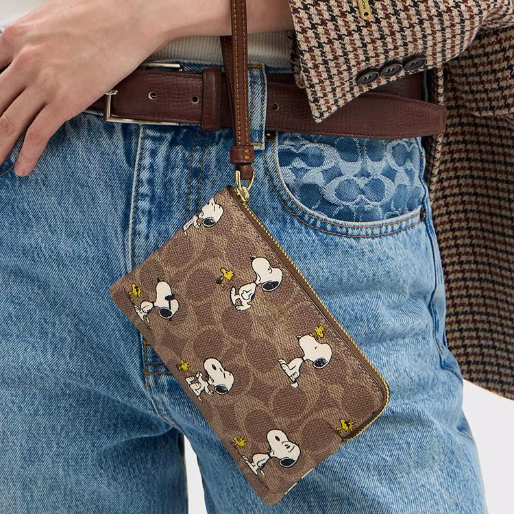 Coach X Peanuts Collaboration 16 Pattern Print Design Coated Canvas Clutch Bag Small Women Clutch Brown Multicolor CBS82-IMY3O