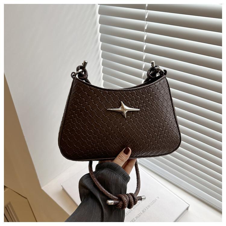 

Женская повседневная сумка через плечо с мягким узлом, новая, большой вместимости, с плетеным узором, на одном плече, маленькая квадратная сумка темно-коричневого