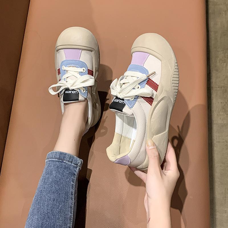 

Showing feet small sports shoes spring and autumn new breathable thick sole retro versatile casual running high value 35 червоний