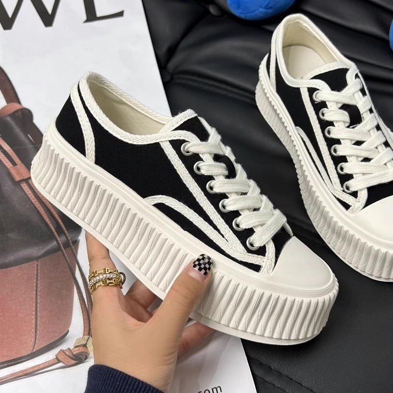 Xiaoxiangfeng platform casual canvas shoes women's 2025 spring new versatile muffin little white shoes heightening biscuit shoes
