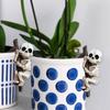 2PCS Halloween Decor Climbing Skeleton Figurine,Flower Pot Hanger Mini Skeletons Halloween Resin Skeleton Ornament for Bonsai Planter Edge Decoration