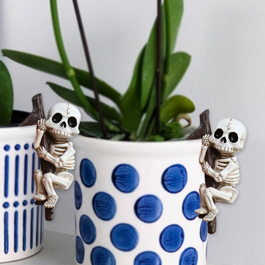 2PCS Halloween Decor Climbing Skeleton Figurine,Flower Pot Hanger Mini Skeletons Halloween Resin Skeleton Ornament for Bonsai Planter Edge Decoration