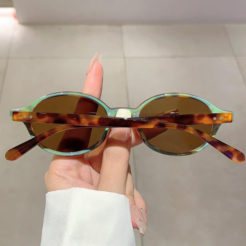 Cute Small Frame Oval Women's Sunglasses Sexy Leopard Retro Luxury Sun Glasses Ladies Fashion Shades Trends Eyewear Unique