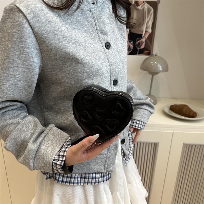 Heart-shaped fashion pleated handbag new simple temperament women's shoulder messenger bag women's