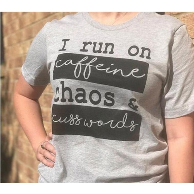 

ZIMOXUAN I Run on Caffeine Chaos & Cuss Words Momlife Забавная женская футболка для мам, непринужденная футболка 4XL серый