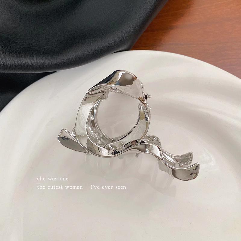 High-End Metal Shark Hair Clip - Elegant Hairpin Bow Accessory