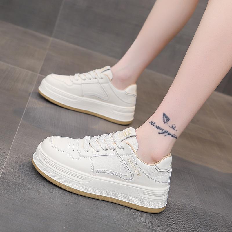 Korean version of little white shoes women's board shoes in the autumn of 2025 new round head thick sole heightening low-top casual shoes women's sin