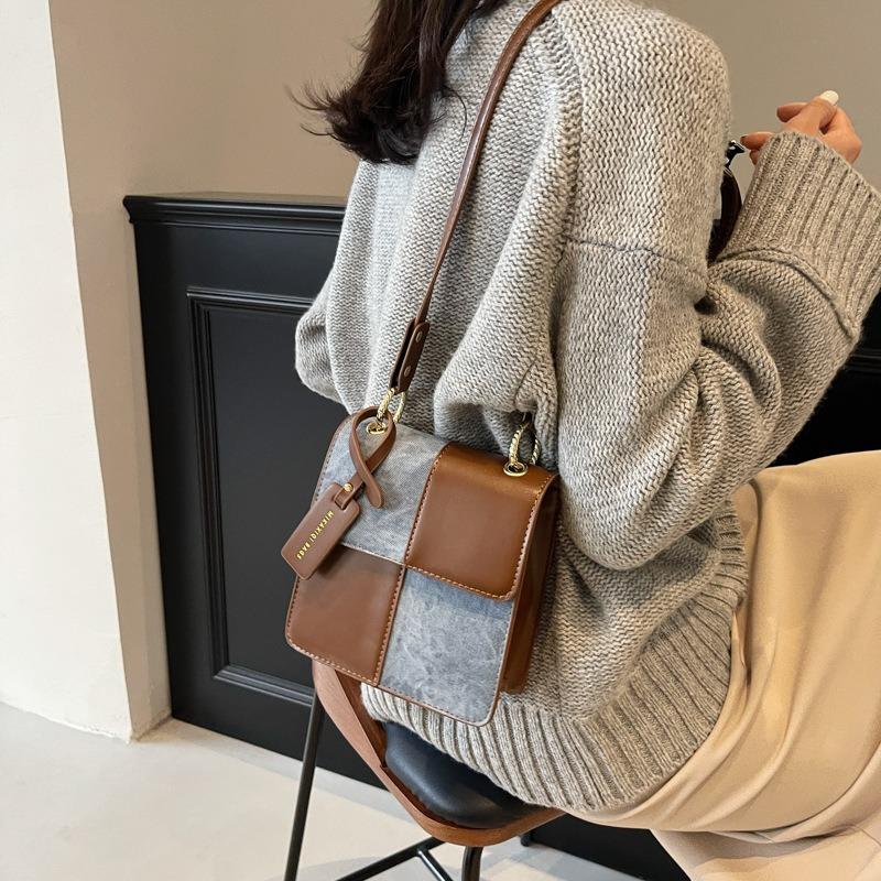 Popular niche design splicing portable small square bag new fashionable contrasting color shoulder messenger bag