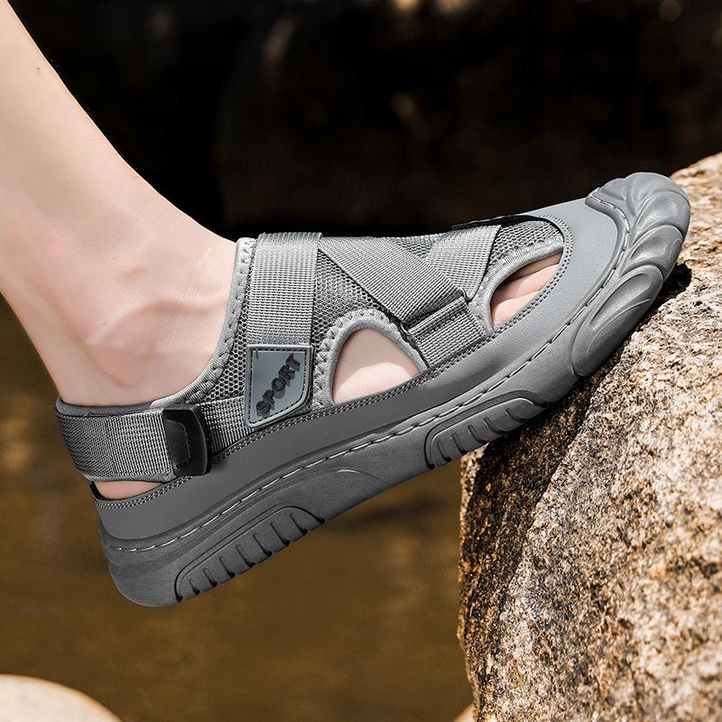 Fashion 2024 New Summer Breathable Outdoor Hollow Beach Flat Bottom Comfortable Men's Sandals