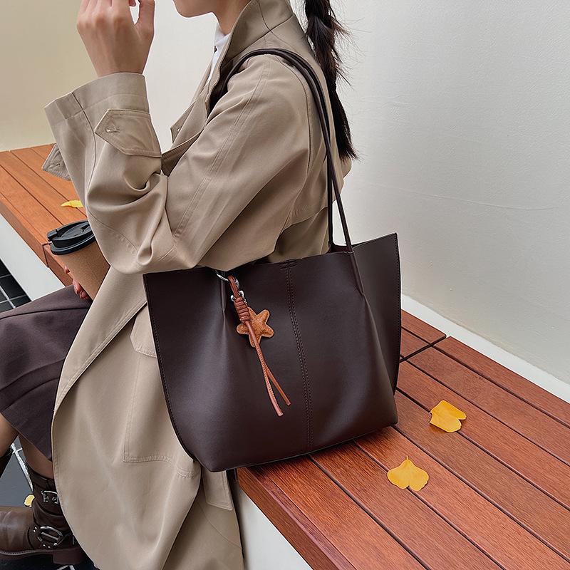 Retro bag women's large capacity 2025 new autumn and winter versatile shoulder underarm bag casual work commuter tote bag