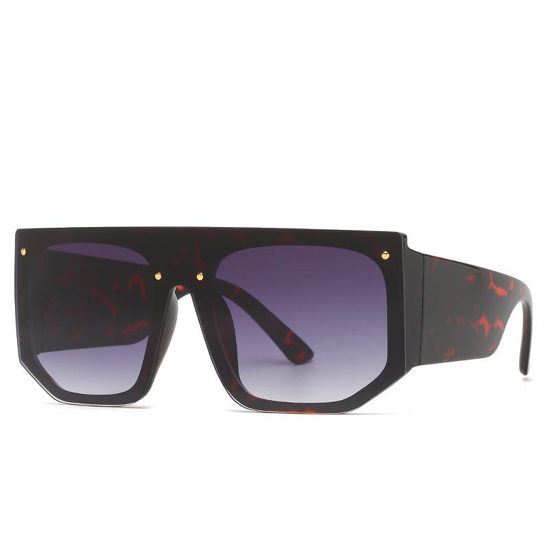 High Quality Stylish Retro High End Designer Style Travel Friendly Oversized Riveted Female Male Sun Glasses Top