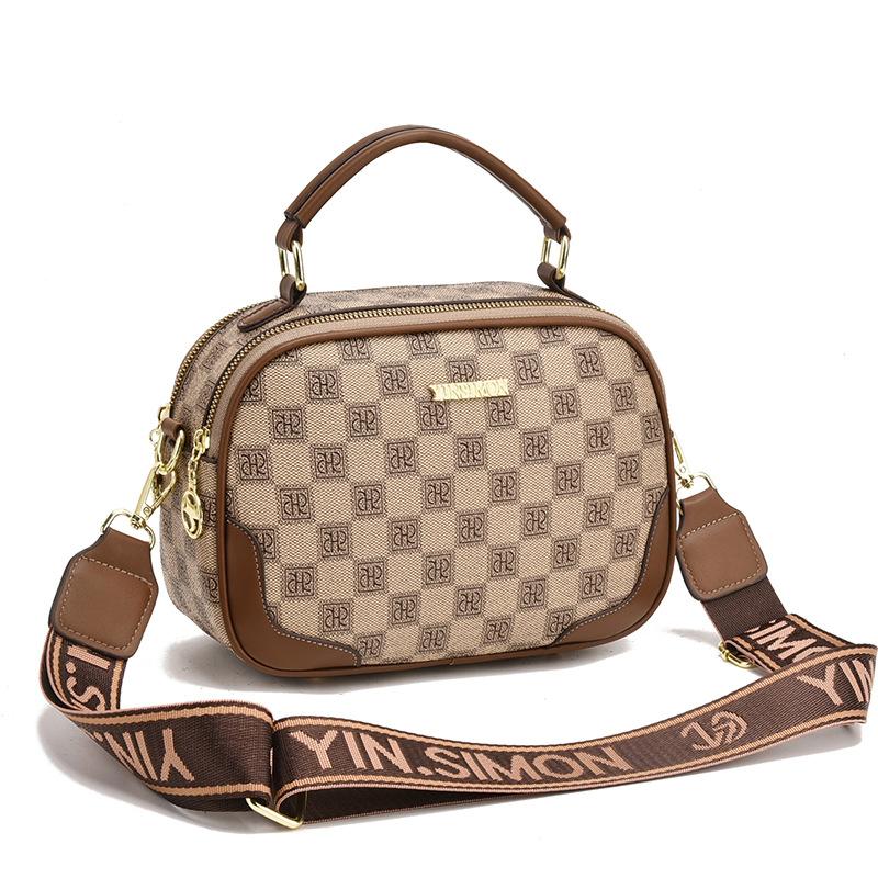 

Маленькая квадратная сумка женская 2025 новая мода универсальная женская широкополосная на плечо сумка-мессенджер простая сумочка