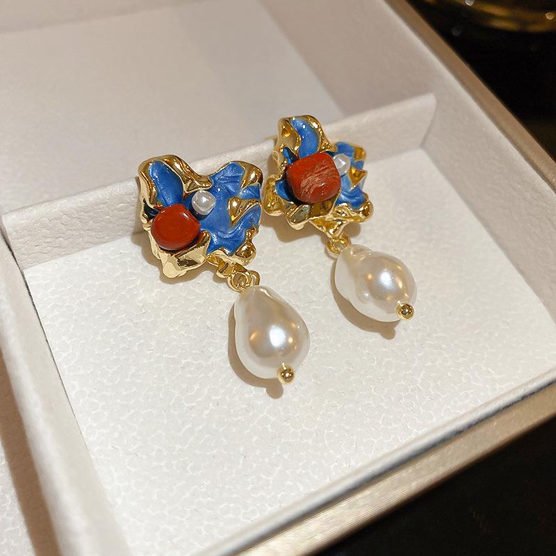 Medieval dripping oil irregular imitation pearl silver needle earrings French retro Internet celebrity earrings