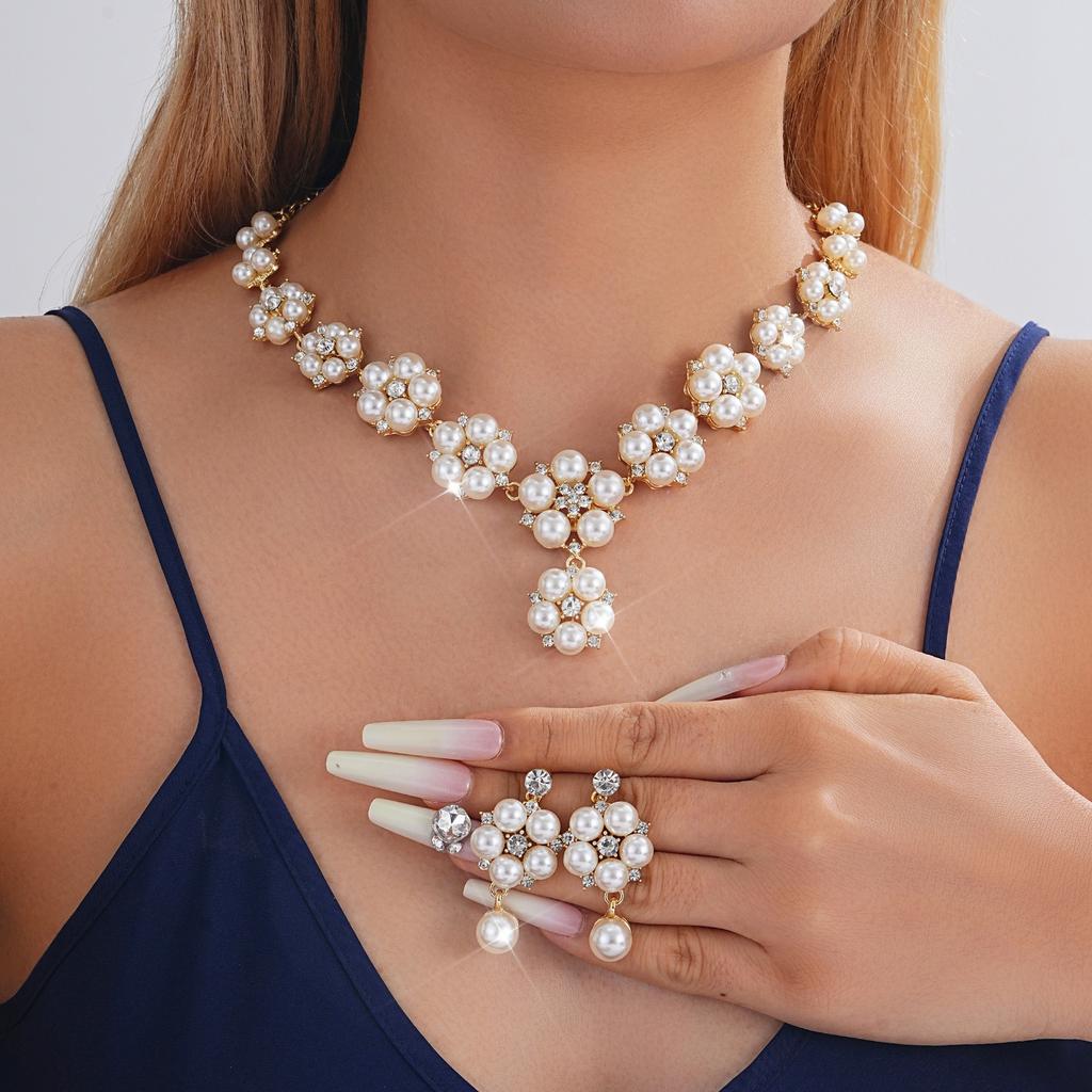 2026 Vintage Flower Pearl Necklace Earrings Two-piece Design Premium Bridal Wedding Jewelry Set