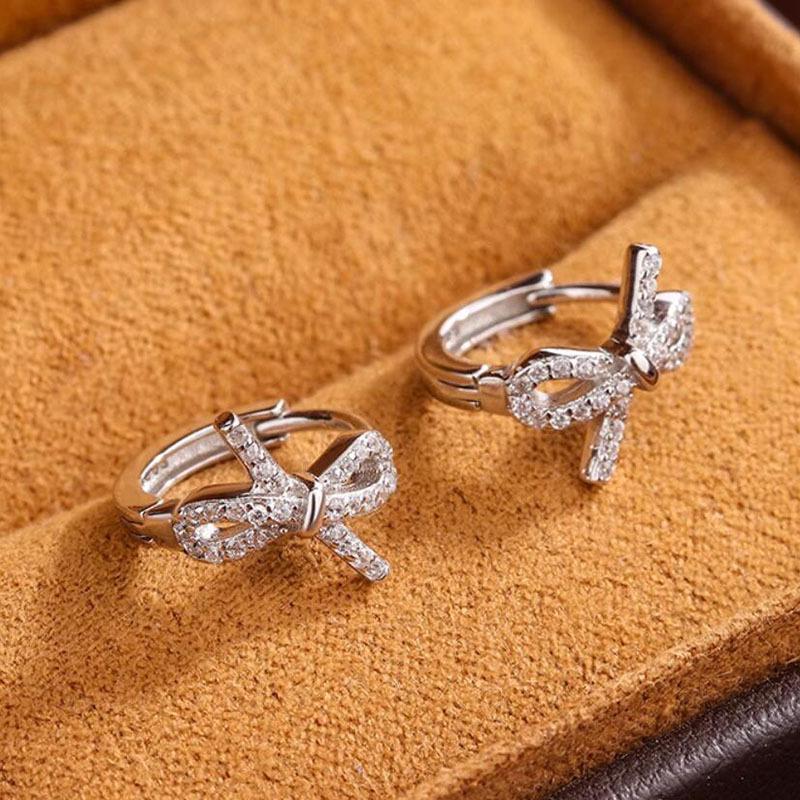 

Female Exquisite Simple Versatile Bow Earrings срібний