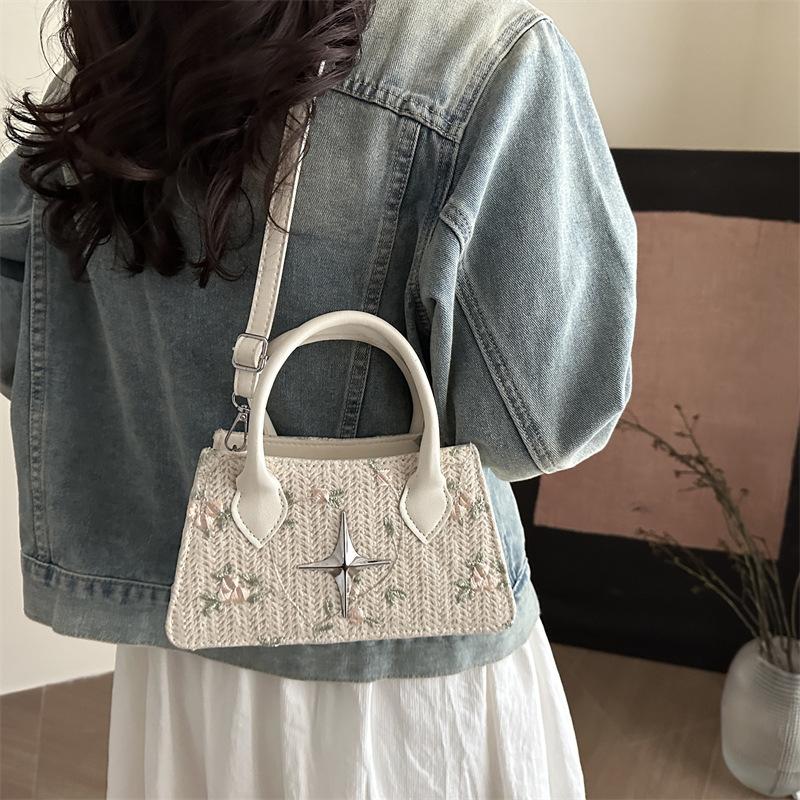 Summer Weaving Fashion Bag Women's 2025 Straw New Portable Small Square Bag Popular Shoulder Messenger Bag Versatile Trend