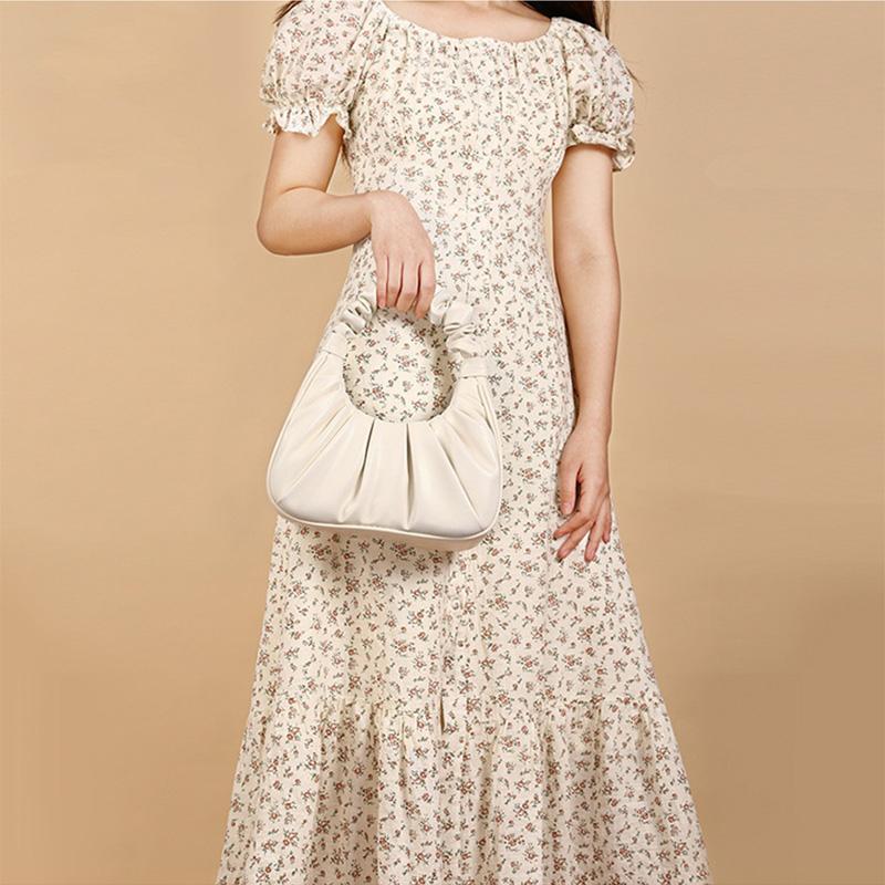 Niche design cloud bag  armpit bag  pleated handbag  fashionable and trendy hand-held cow horn high-end bag