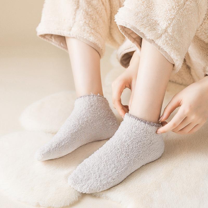 New Women's Slouch Socks Women Thickened Coral Fleece Warm Indoor Floor Silicone Non-slip Invisible Cotton Boat Socks Hipster
