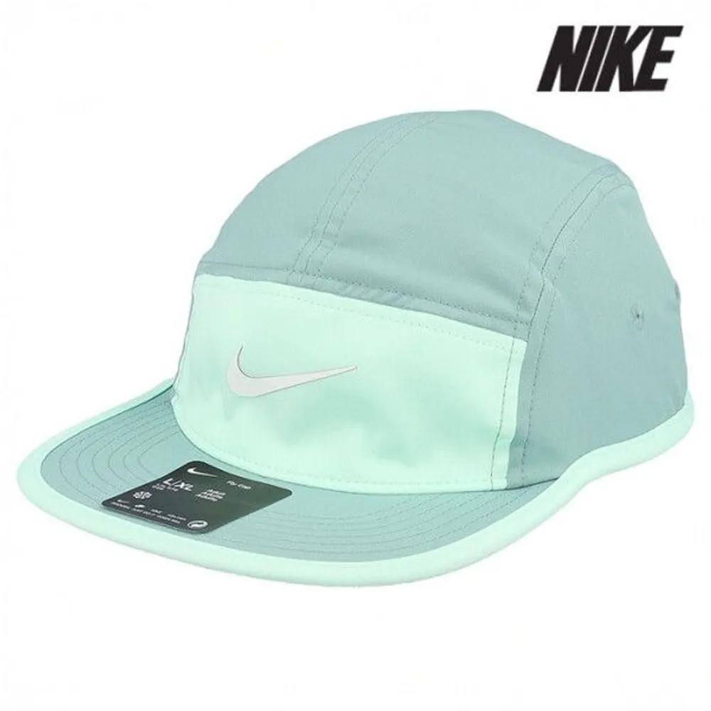 Cap / FB5624-018 / Fly Dry Fit Unstructured Swoosh Cap FREE