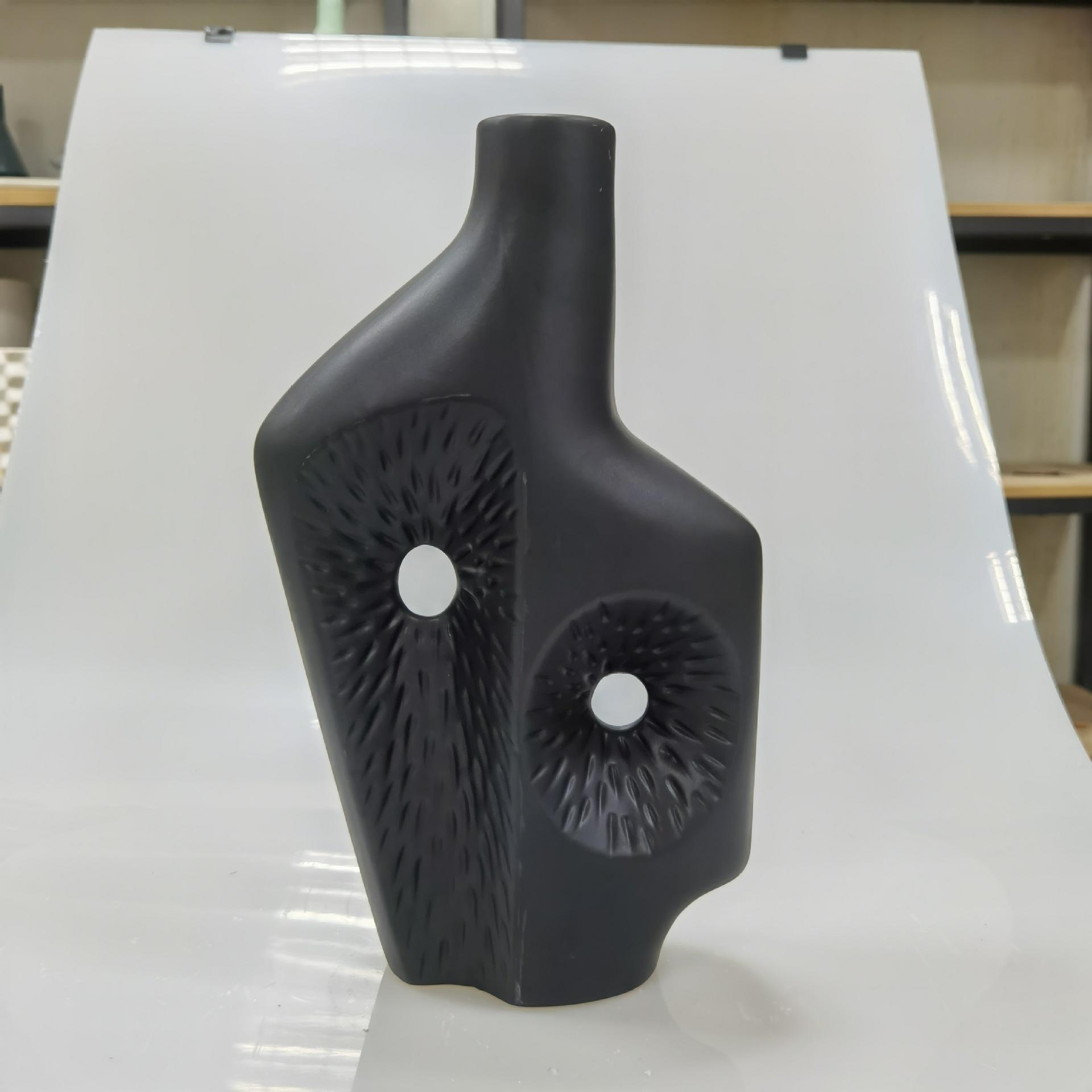 

Abstract Art Geometric Ceramic Vase, Black and White Irregular Flower Ware, Living Room, Office, Hall Countertop Decoration