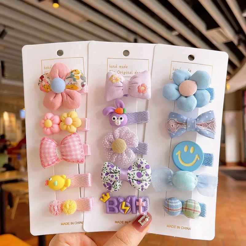 Květinové motýlkové mašle do vlasů v pastoračním stylu pro děti