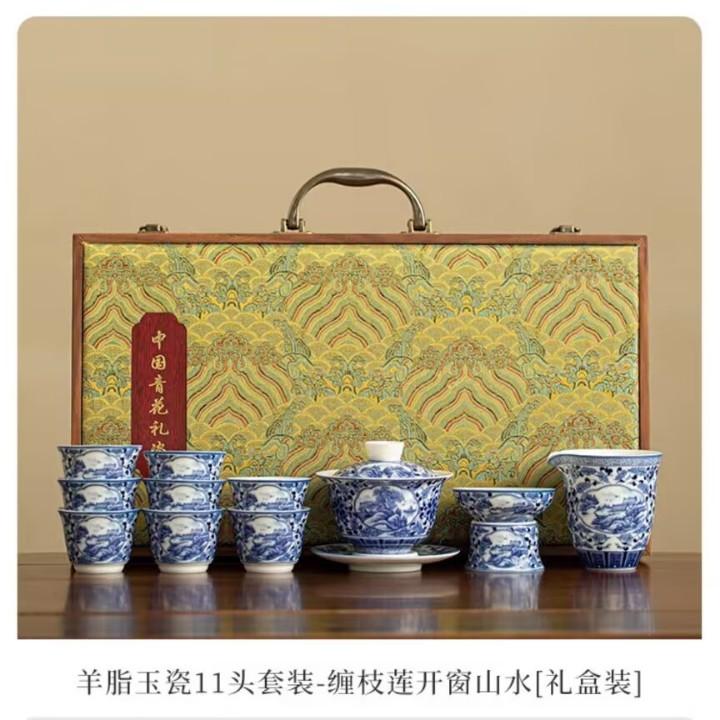 

Нефритовый фарфор Сало Переплетенный лотос Пейзаж Саньцай Крышка-пиала Бытовая керамическая чайная пиала Чашка Полный набор Набор для чая Кунг-фу Wrapped Lotus Window Landscape Set - Gift Box