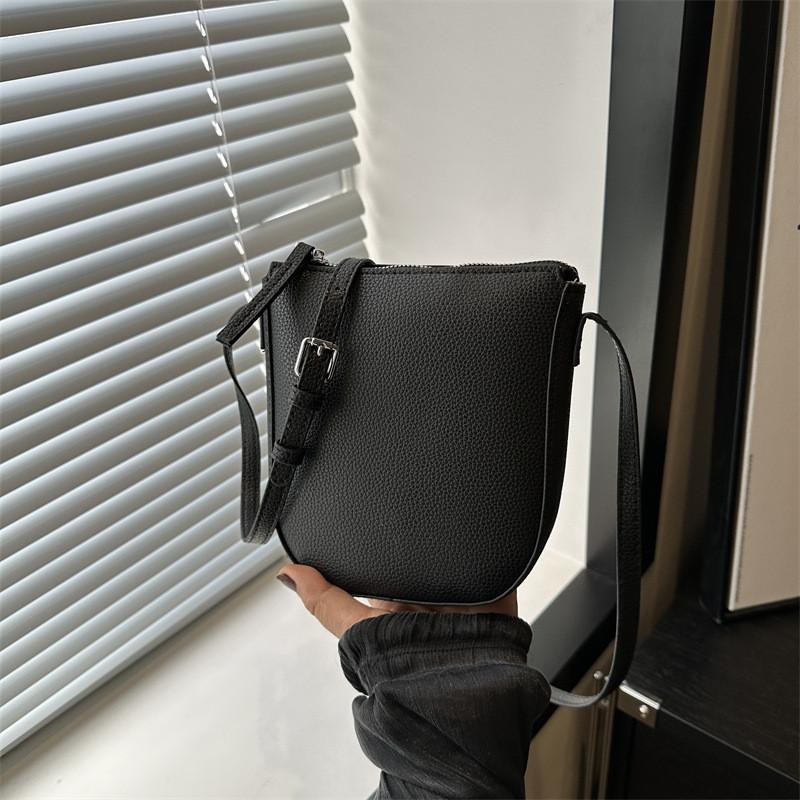 Vintage Style Small Bucket Bag For Women With Chic Design And Premium Pu Material
