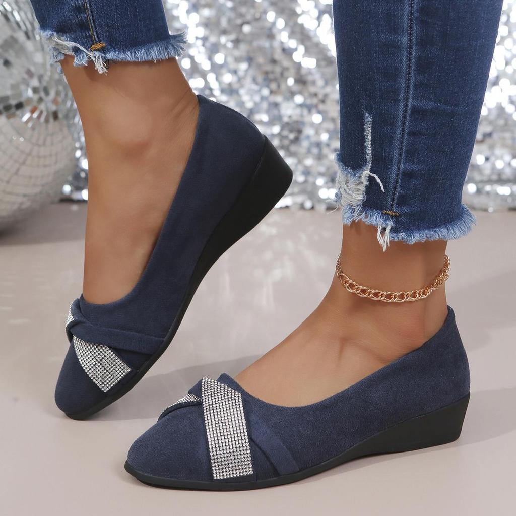 Mocassini Sneakers da Donna Taglie Forti con Punta Acuta e Tacco a Zeppa - Primavera 2024