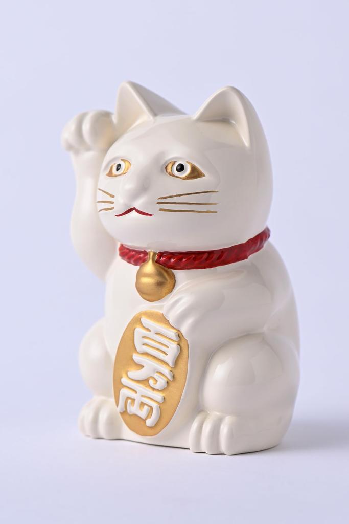 Maneki Neko White Lacquerware Paw Metal Lucky Good Feng Takaoka Copperware Neko Gin-Yado (Lucky Cat) (Right Raised) / Figurine, Cat, Luck, Shui,